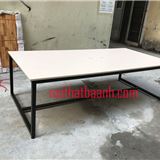 Bàn họp văn phòng chân sắt U 2m4 x 1m2 giá rẻ